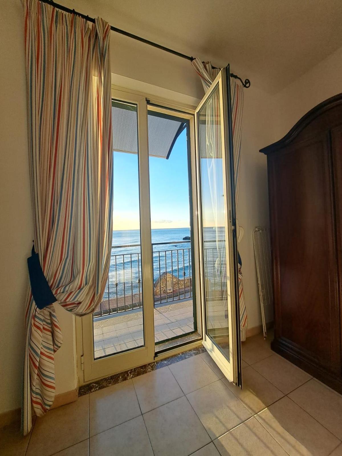 B&B Miramare Giardini-Naxos Extérieur photo