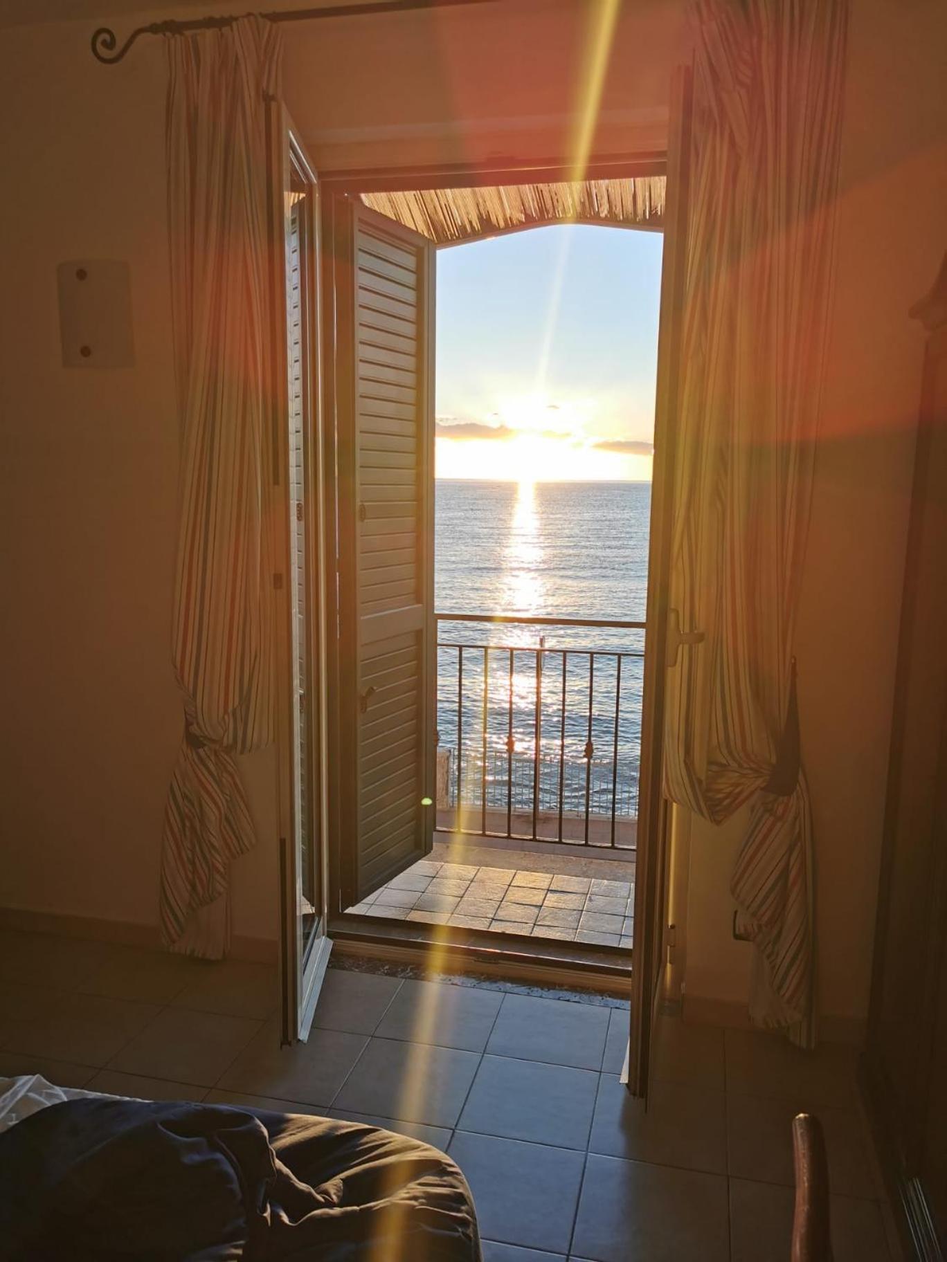 B&B Miramare Giardini-Naxos Extérieur photo