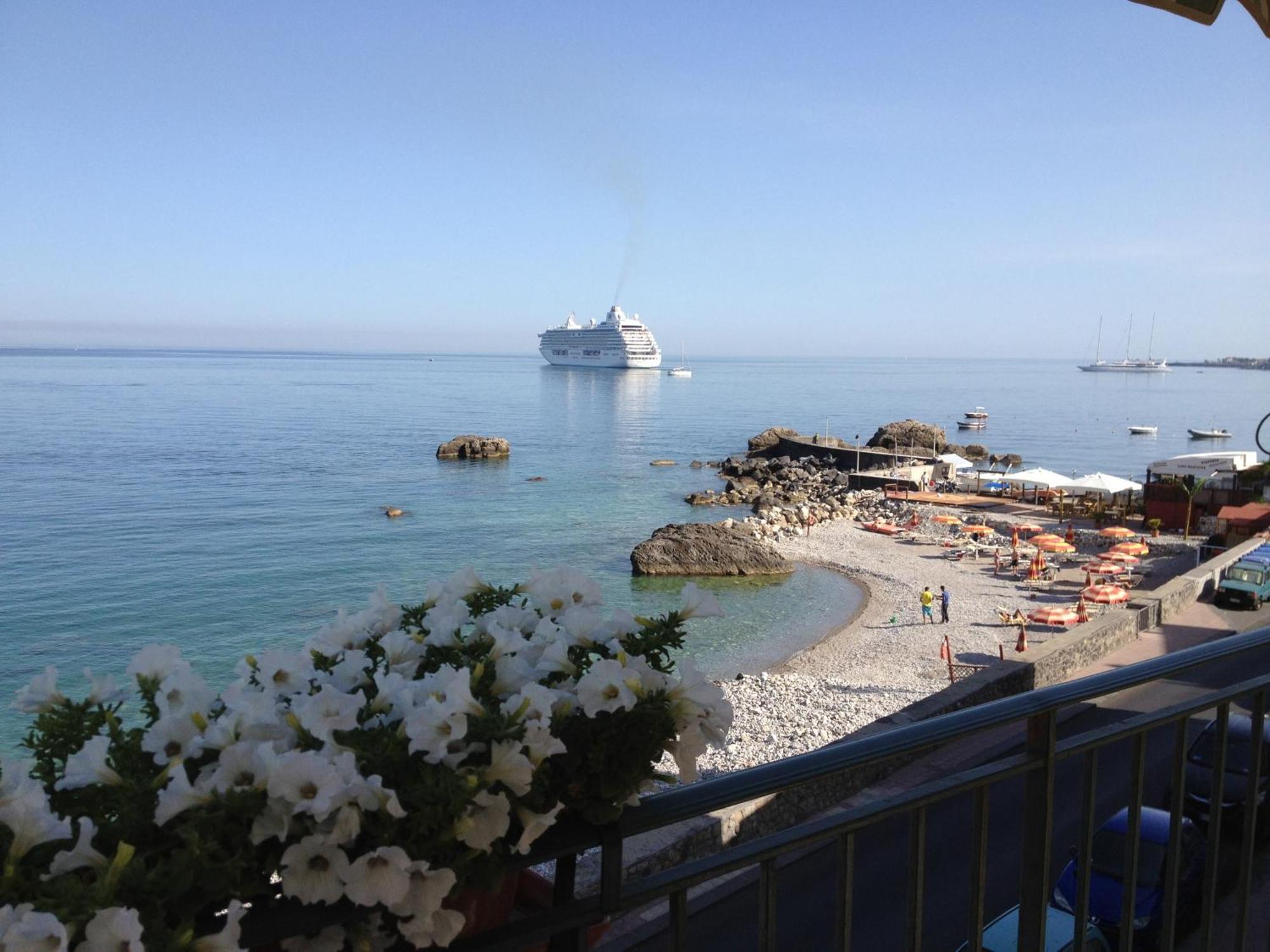 B&B Miramare Giardini-Naxos Extérieur photo