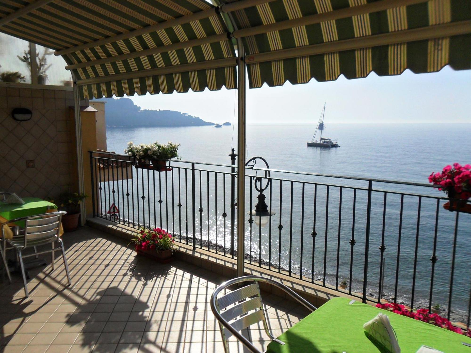 B&B Miramare Giardini-Naxos Extérieur photo