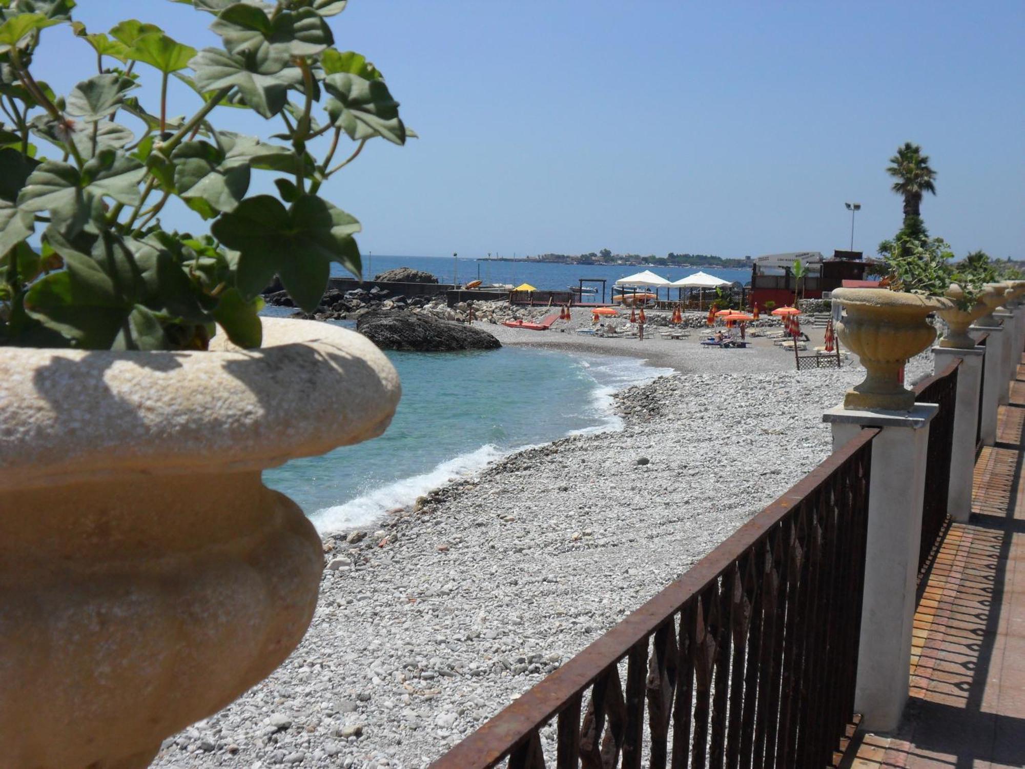 B&B Miramare Giardini-Naxos Extérieur photo