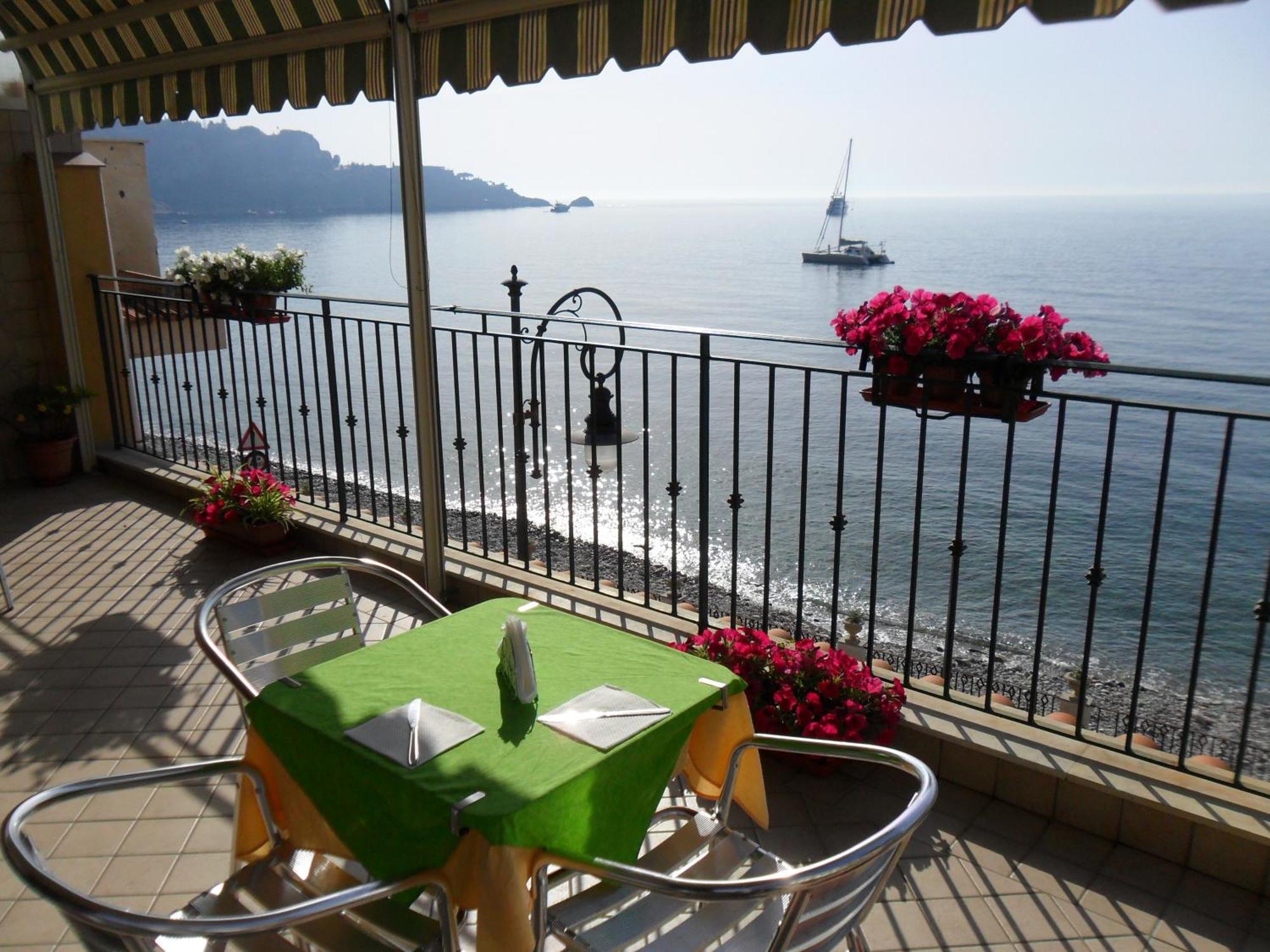 B&B Miramare Giardini-Naxos Extérieur photo