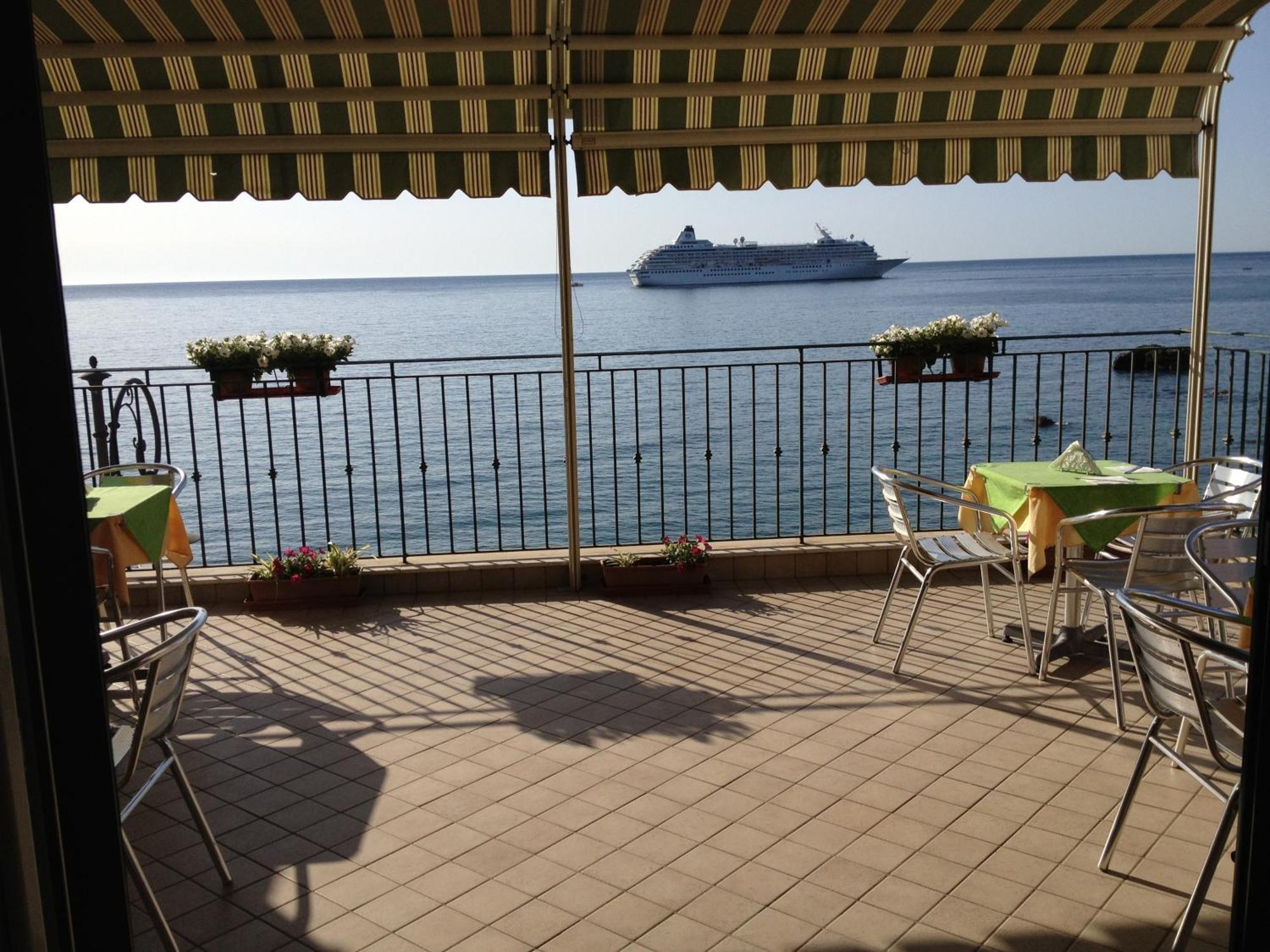 B&B Miramare Giardini-Naxos Extérieur photo
