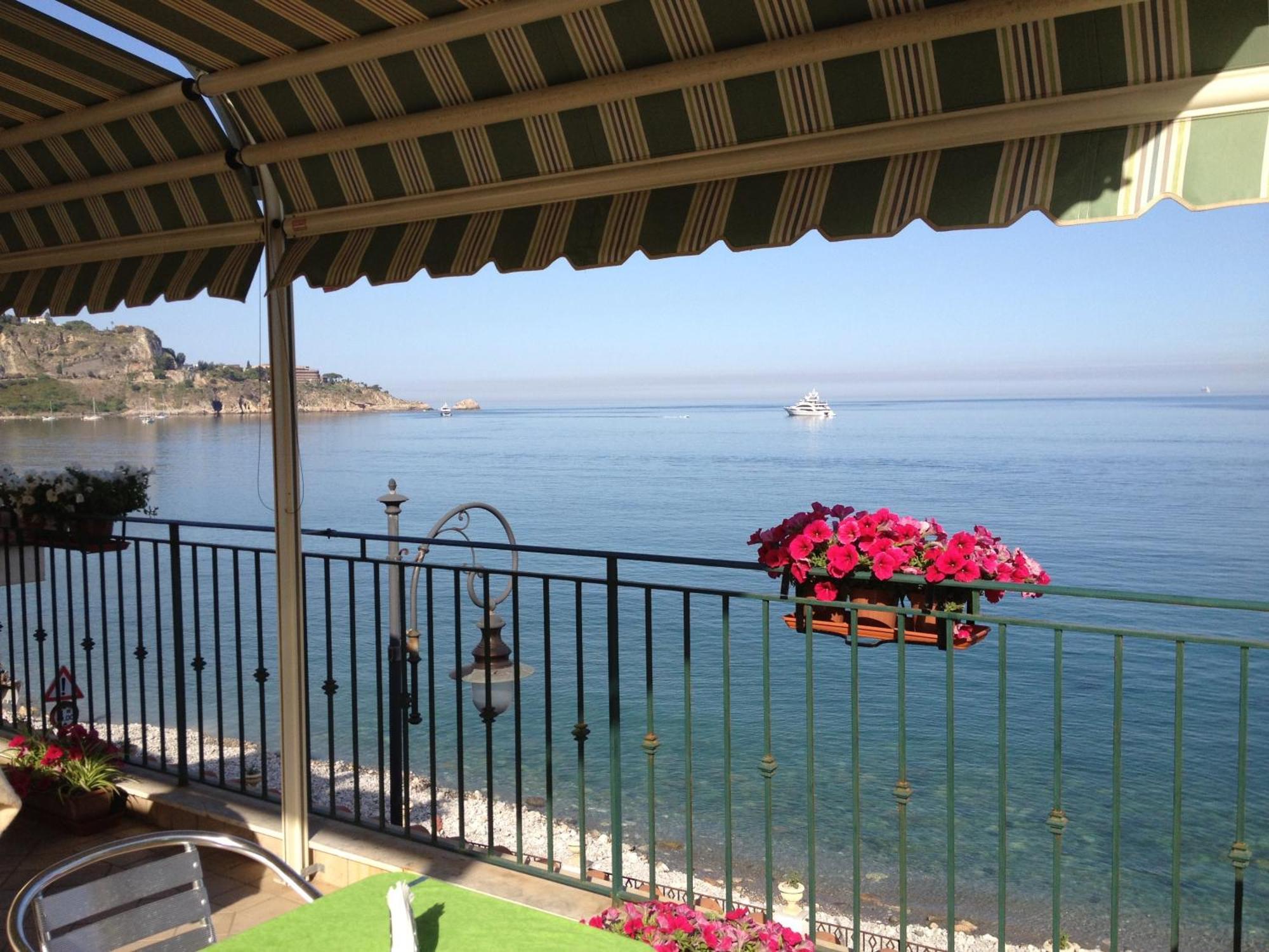 B&B Miramare Giardini-Naxos Extérieur photo