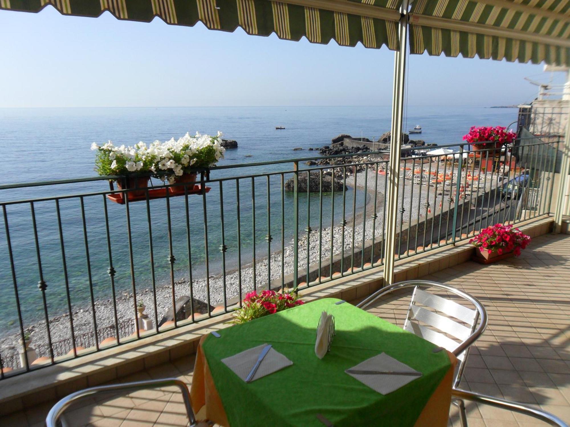 B&B Miramare Giardini-Naxos Extérieur photo