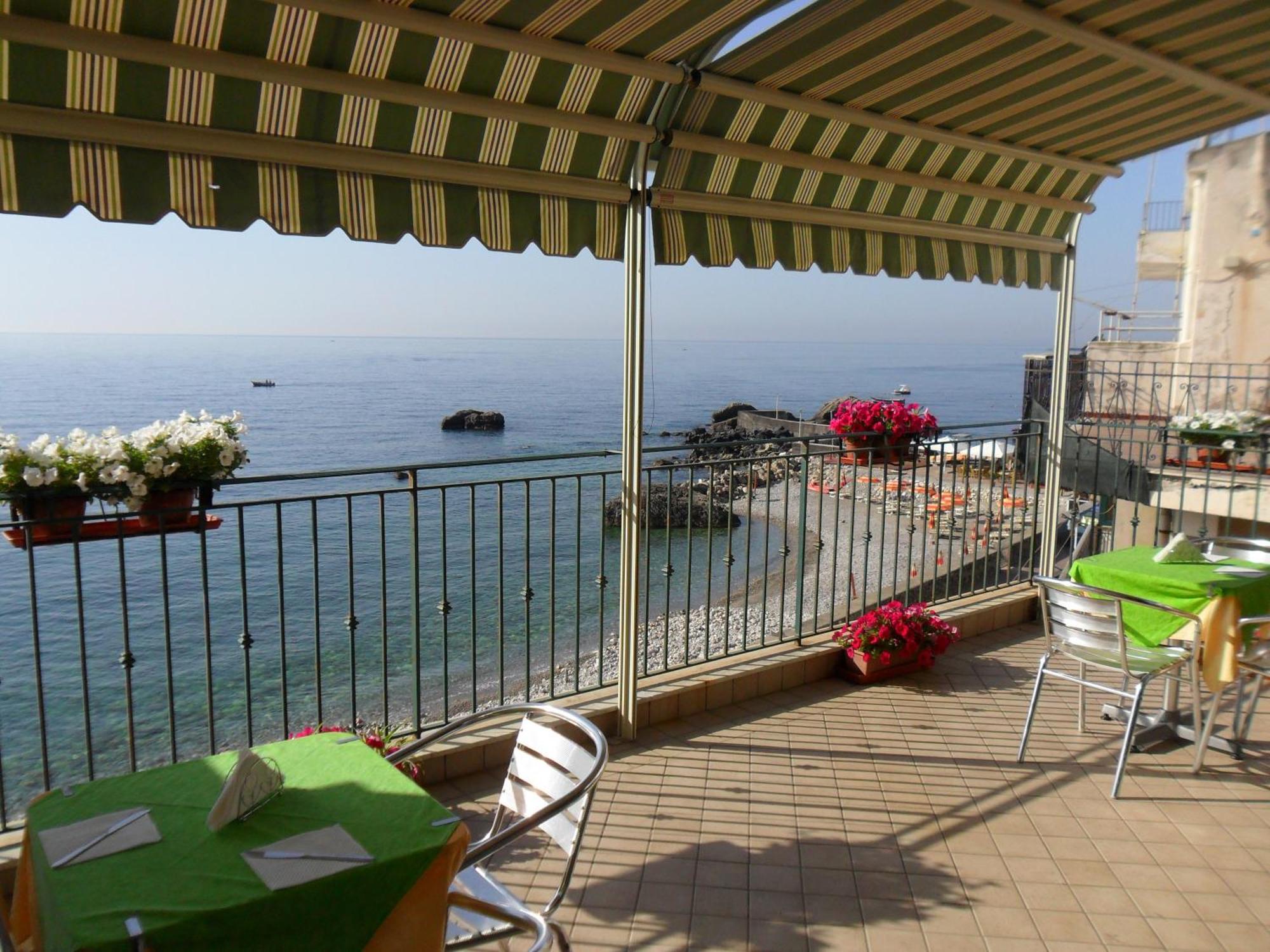 B&B Miramare Giardini-Naxos Extérieur photo